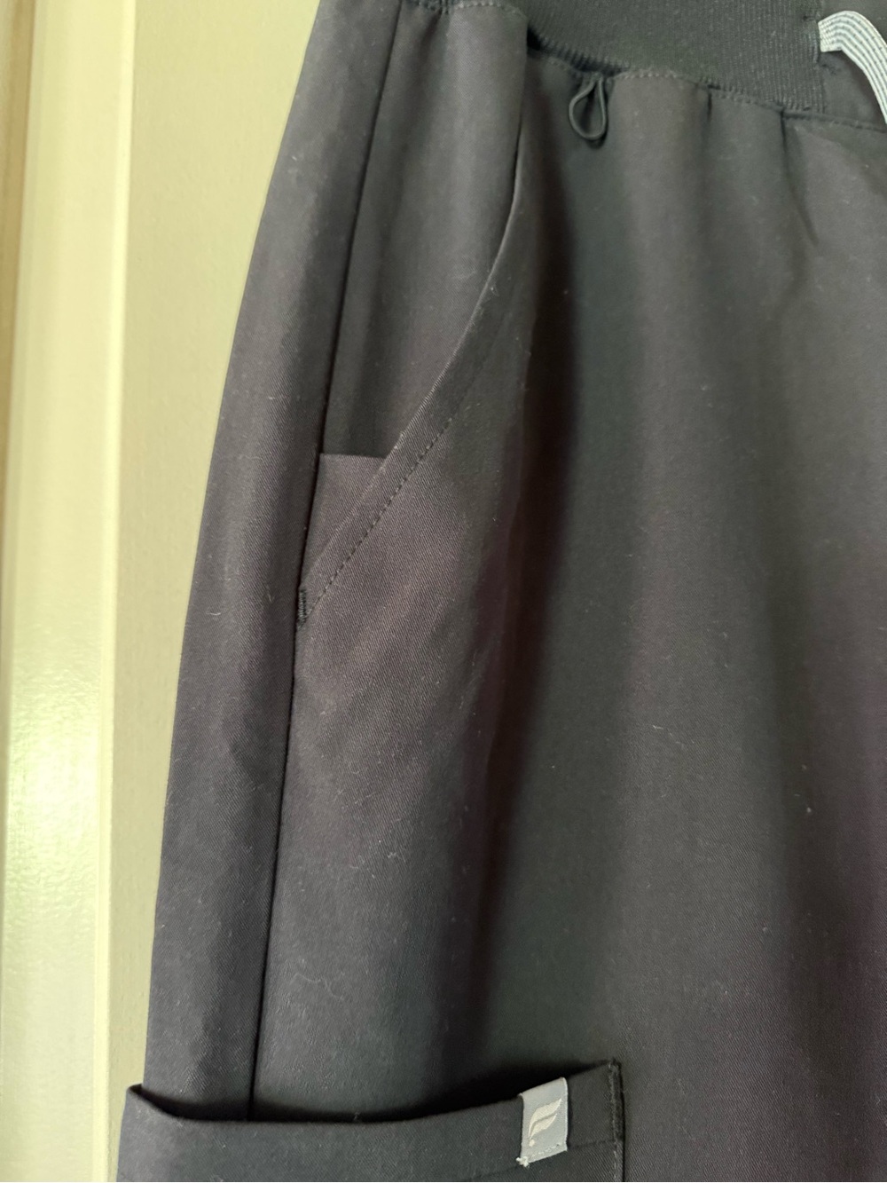 Fabletics Women's High Rise Wide Leg Scrub Pants NWOT. XS - Picture 10 of 16